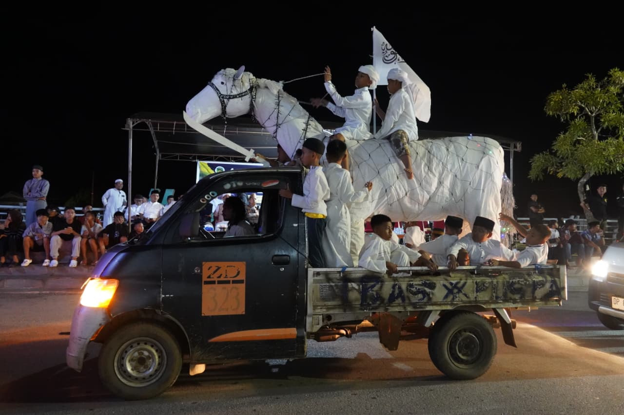Gemuruh Takbir Warnai Malam Idul Adha di Malili, Sekda Lutim Lepas Peserta Takbir Keliling