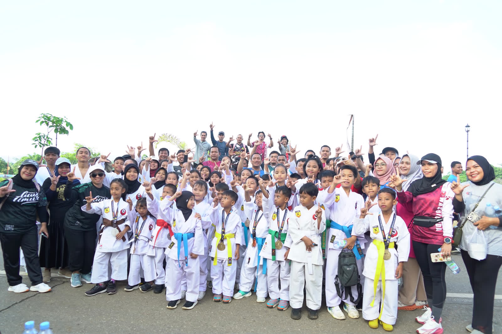 Juara Umum Karate Antar Pelajar! Inkado Lutim Ukir Prestasi Gemilang dengan 41 Medali